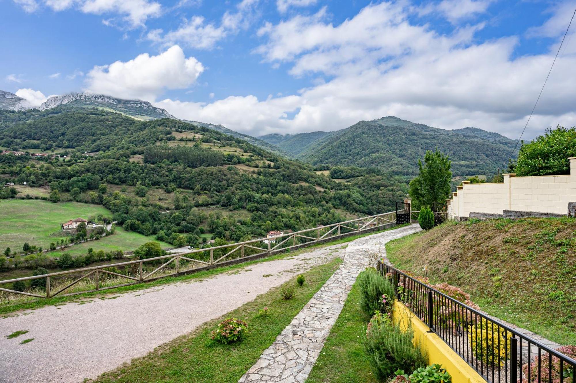 Socastillo B Barzana Luaran gambar