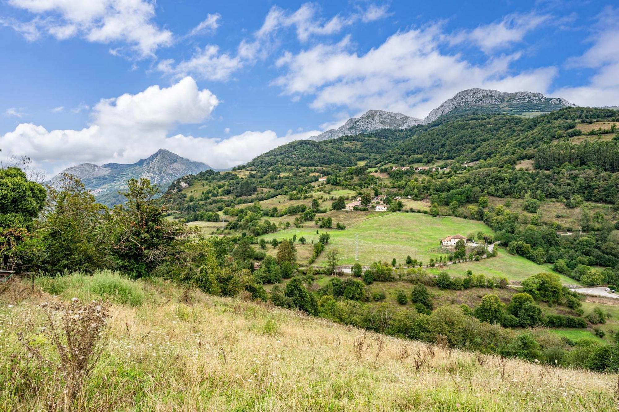 Socastillo B Barzana Luaran gambar